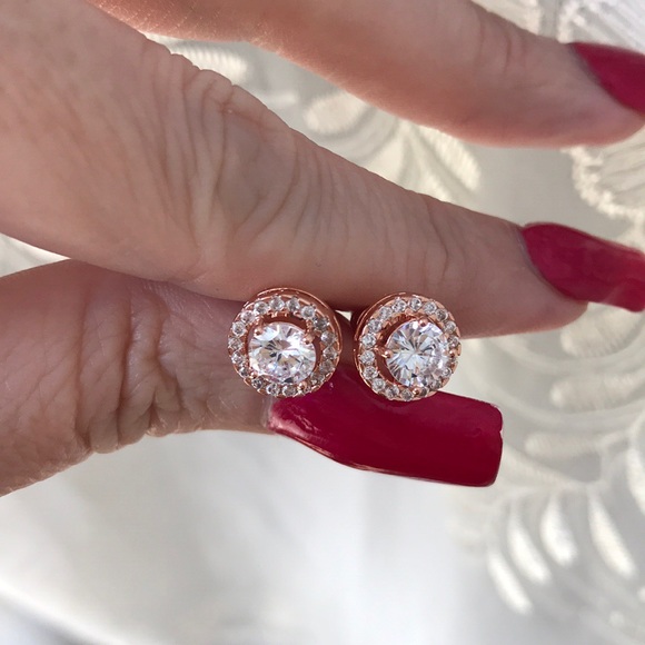 💔SOLD OUT❣️💎😇Haloed Faux Diamond Earrings RG - Picture 4 of 6